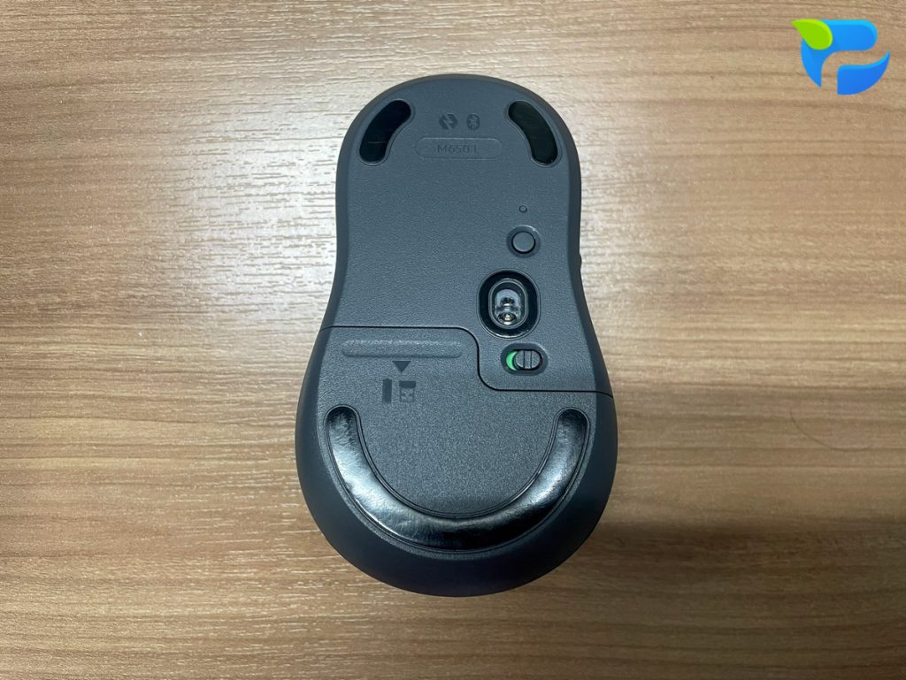 Logitech Signature M650 มุมล่าง